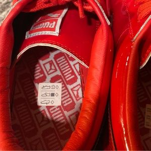 Selling a nice pair, red pumas